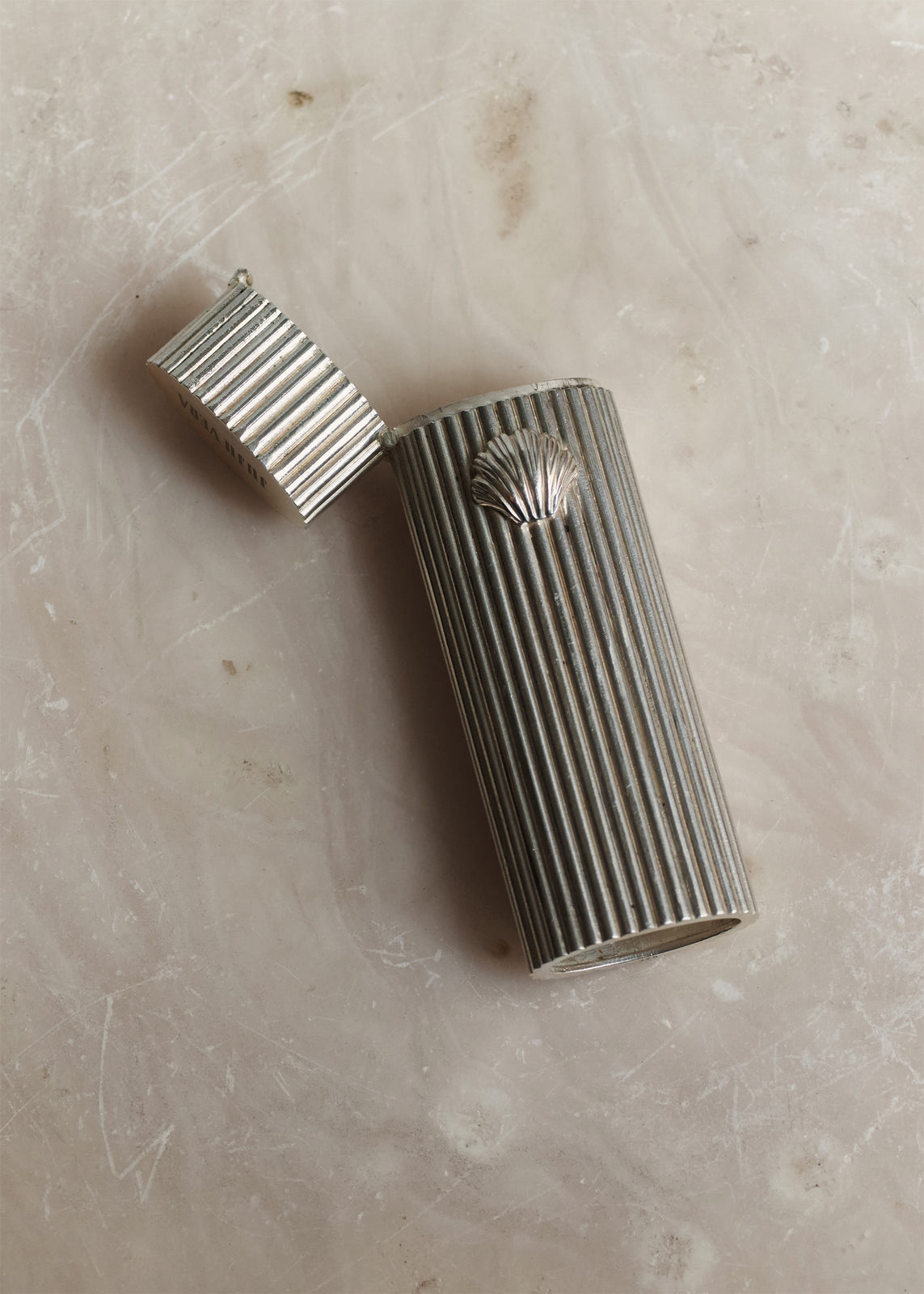 SHELL LIGHTER CASE in Silver image 3