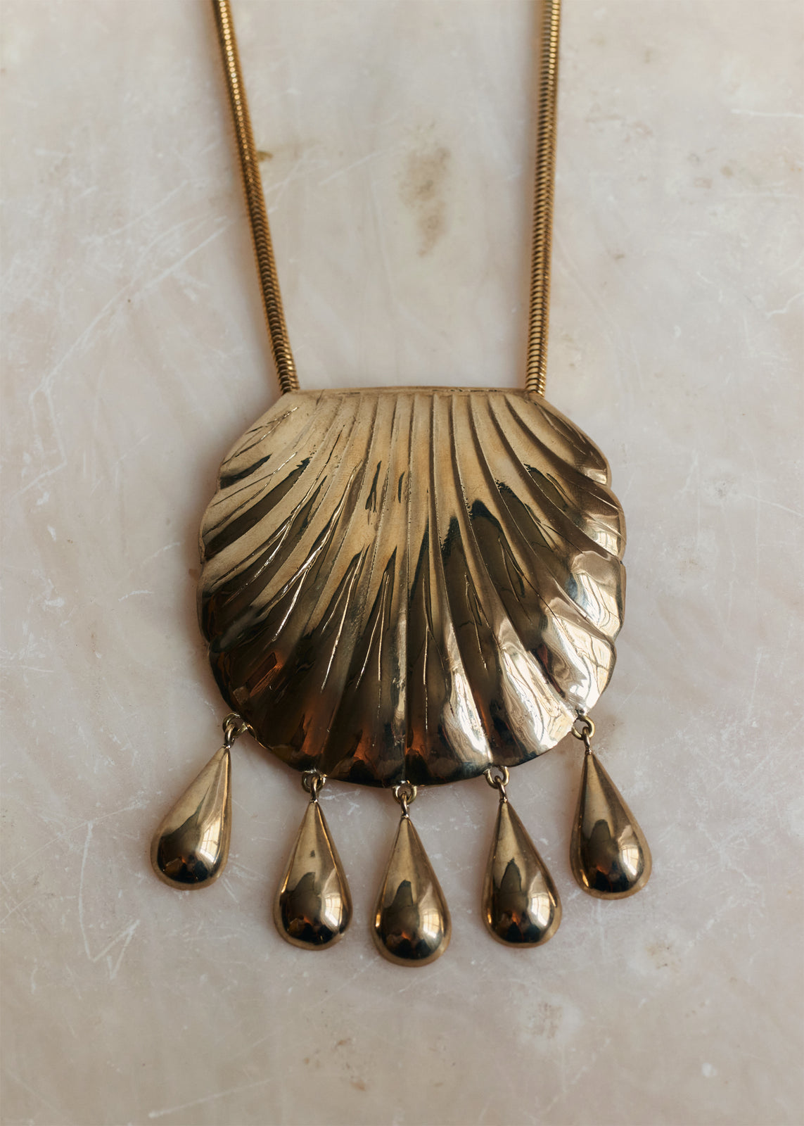 PETRA SHELL NECKLACE GOLD image 2