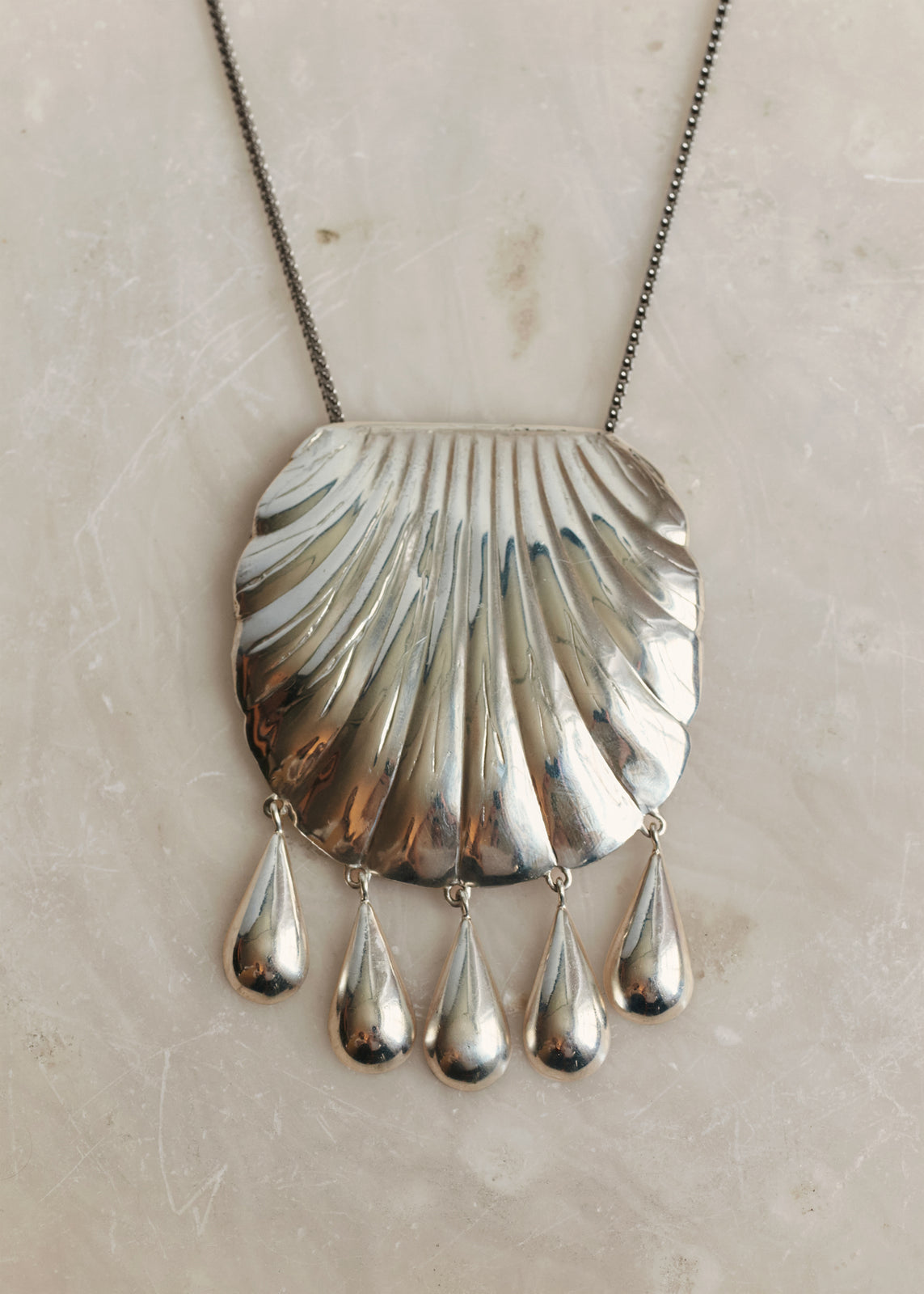 PETRA SHELL NECKLACE SILVER image 4