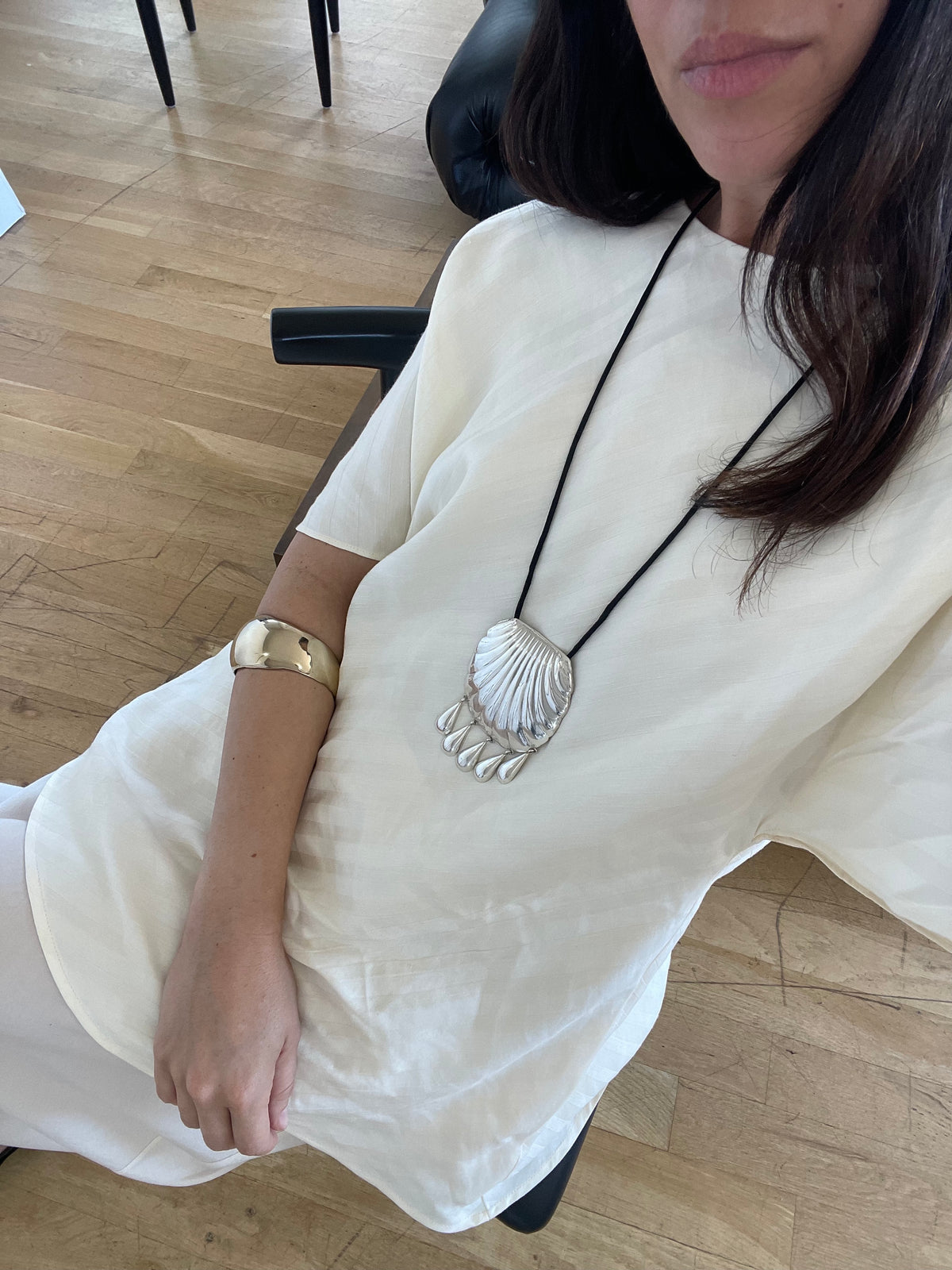 PETRA SHELL NECKLACE SILVER image 11