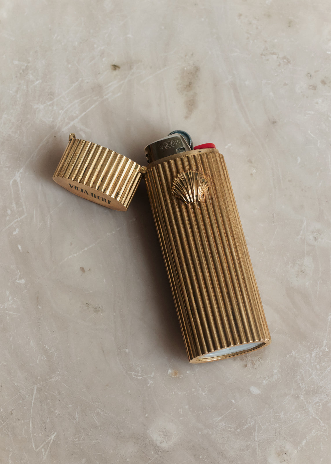 SHELL LIGHTER CASE in Gold image 2