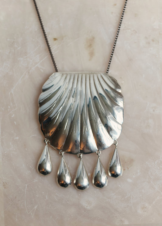 PETRA SHELL PENDANT