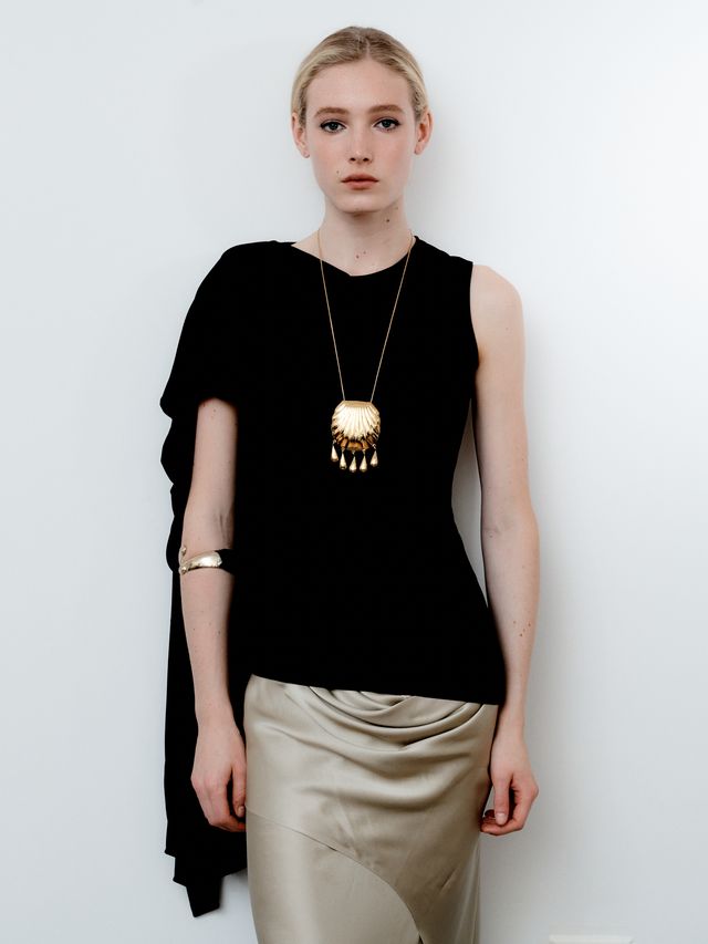 PETRA SHELL NECKLACE GOLD image 3